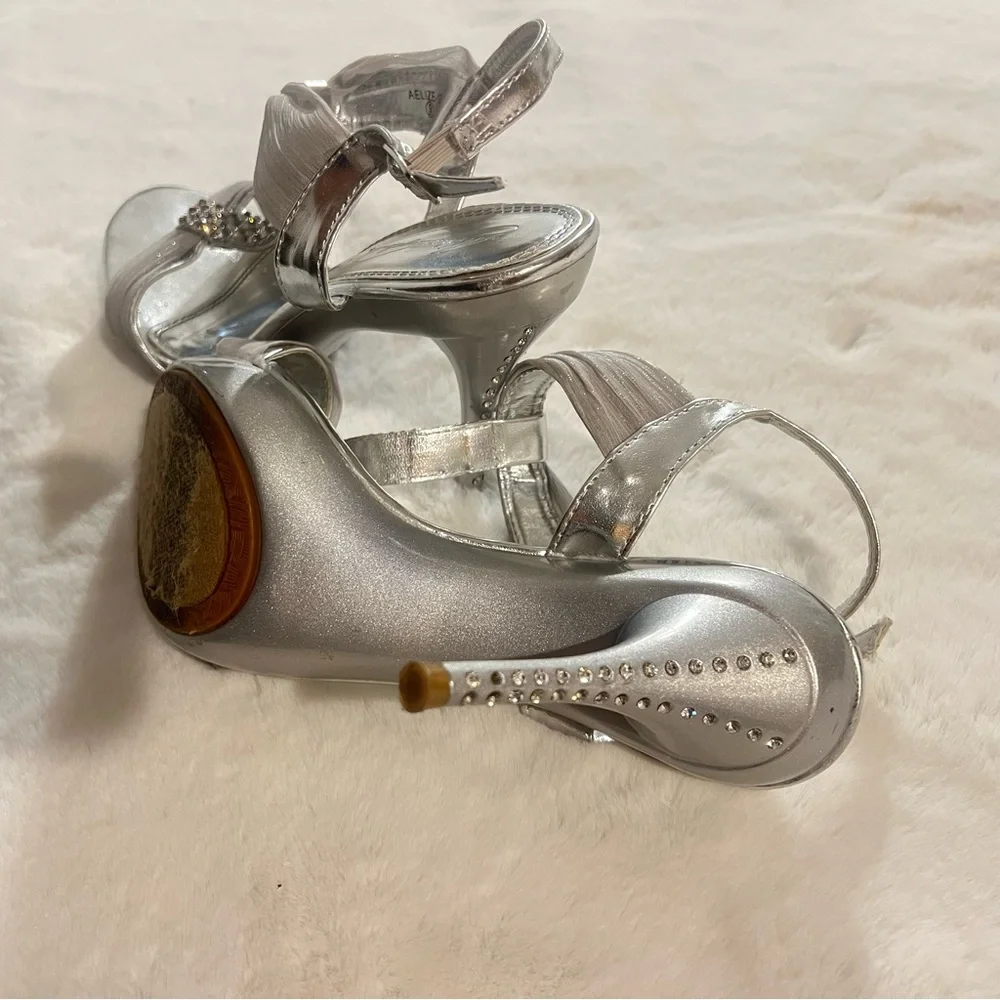 Michelangelo Silver Rhinestone Embellished T Strap Heels Women‎ Size 7.5